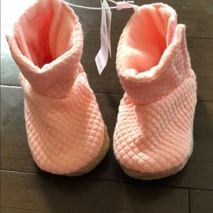 Old Navy Pink Slippers - New